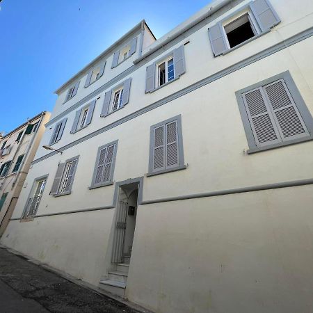 شقة Quirky 1Br Just Off Main Street Prime Location غيبرالتار المظهر الخارجي الصورة