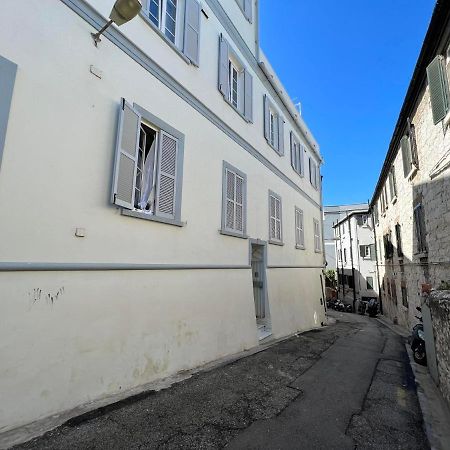 شقة Quirky 1Br Just Off Main Street Prime Location غيبرالتار المظهر الخارجي الصورة