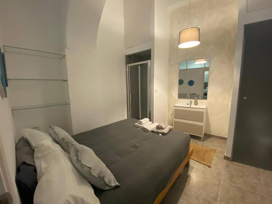 شقة Quirky 1Br Just Off Main Street Prime Location غيبرالتار المظهر الخارجي الصورة