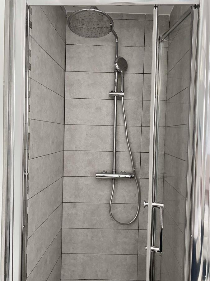 شقة Quirky 1Br Just Off Main Street Prime Location غيبرالتار المظهر الخارجي الصورة
