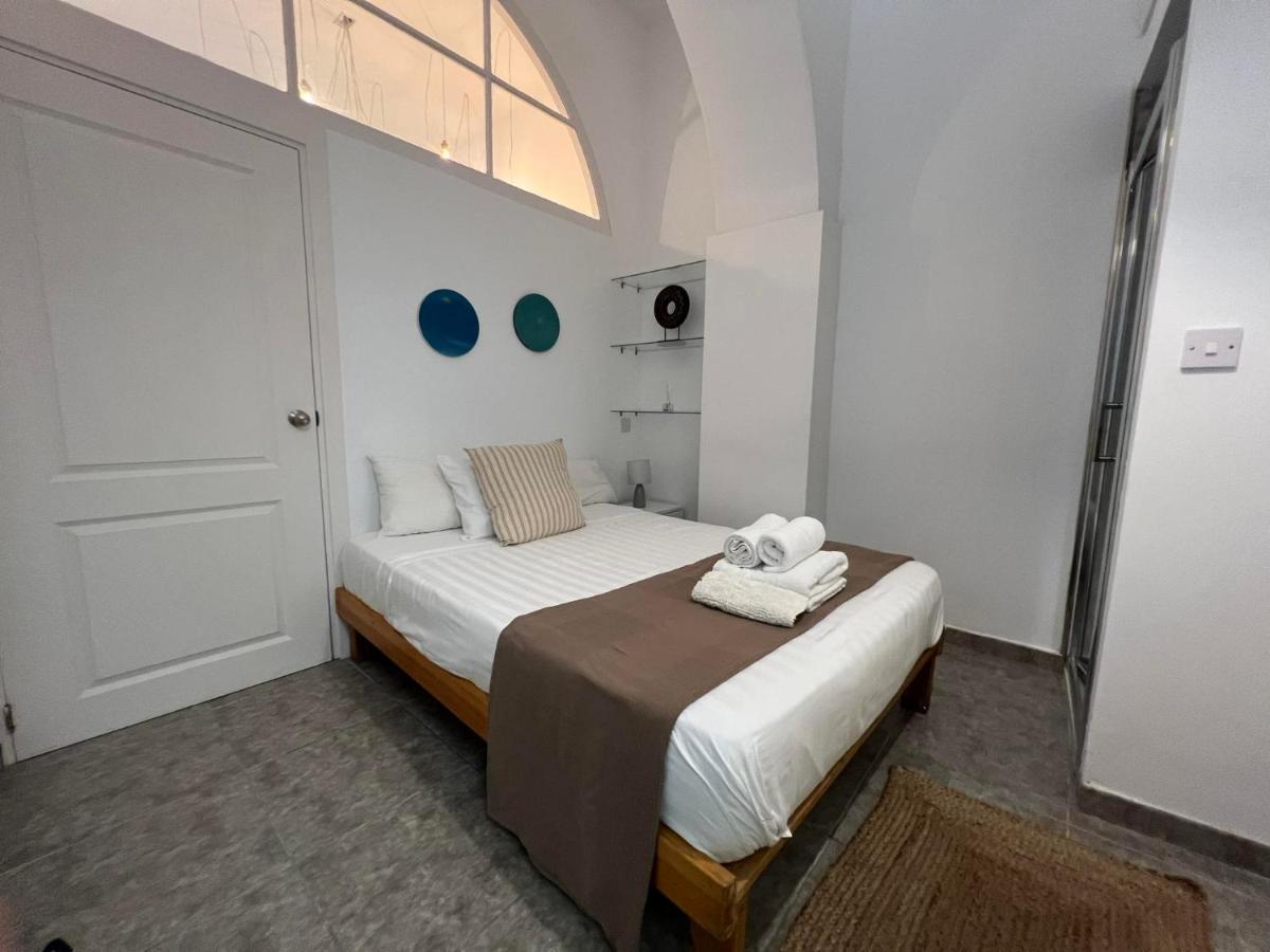 شقة Quirky 1Br Just Off Main Street Prime Location غيبرالتار المظهر الخارجي الصورة