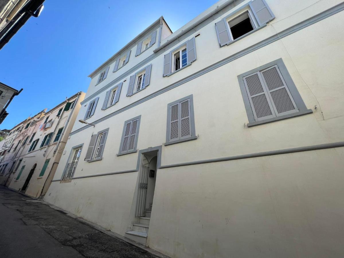 شقة Quirky 1Br Just Off Main Street Prime Location غيبرالتار المظهر الخارجي الصورة