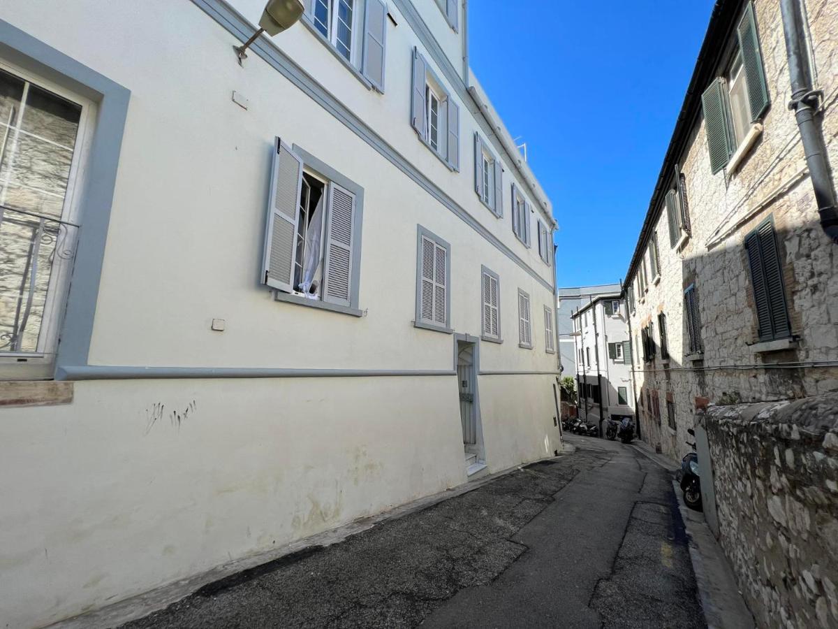 شقة Quirky 1Br Just Off Main Street Prime Location غيبرالتار المظهر الخارجي الصورة